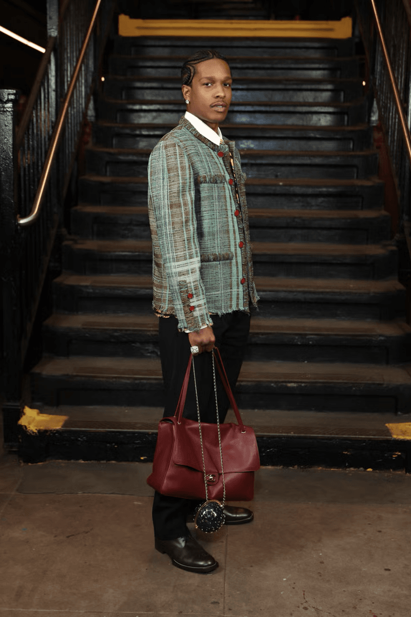 穿着 Chanel 挤地铁，一场顶级时装屋精心制造的混乱？