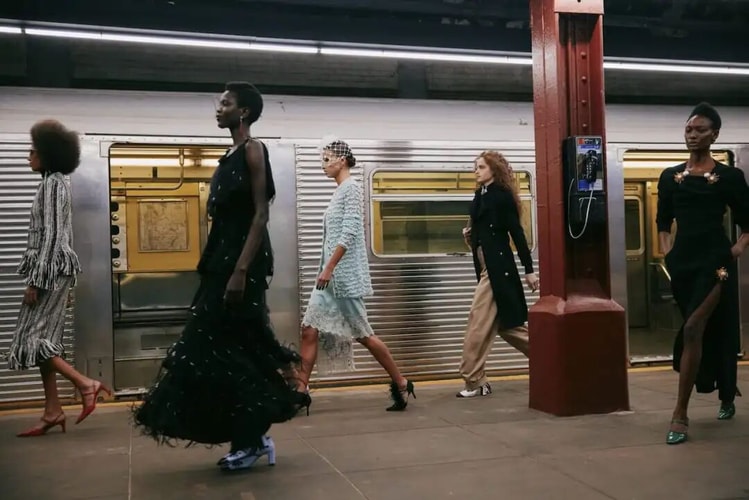 穿着 Chanel 挤地铁,一场顶级时装屋精心制造的混乱?