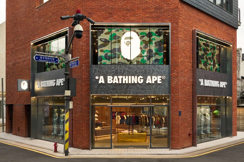 走进 BAPE STORE® DOSAN 首尔旗舰店