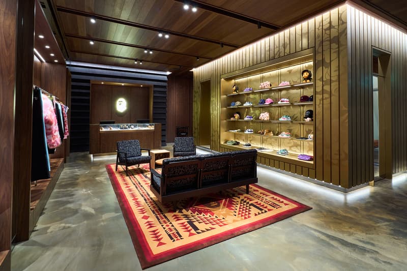 走进 BAPE STORE® DOSAN 首尔旗舰店