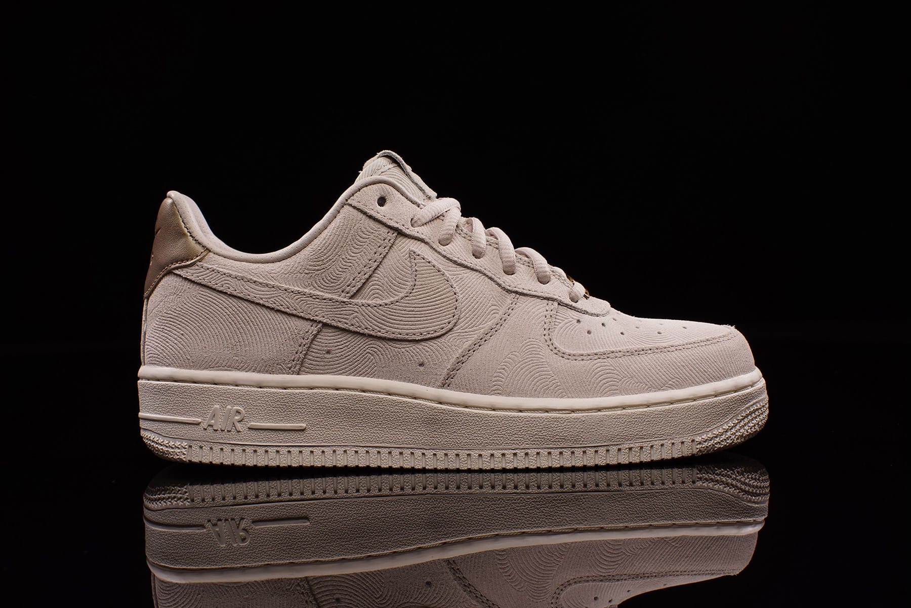 nike air force low suede