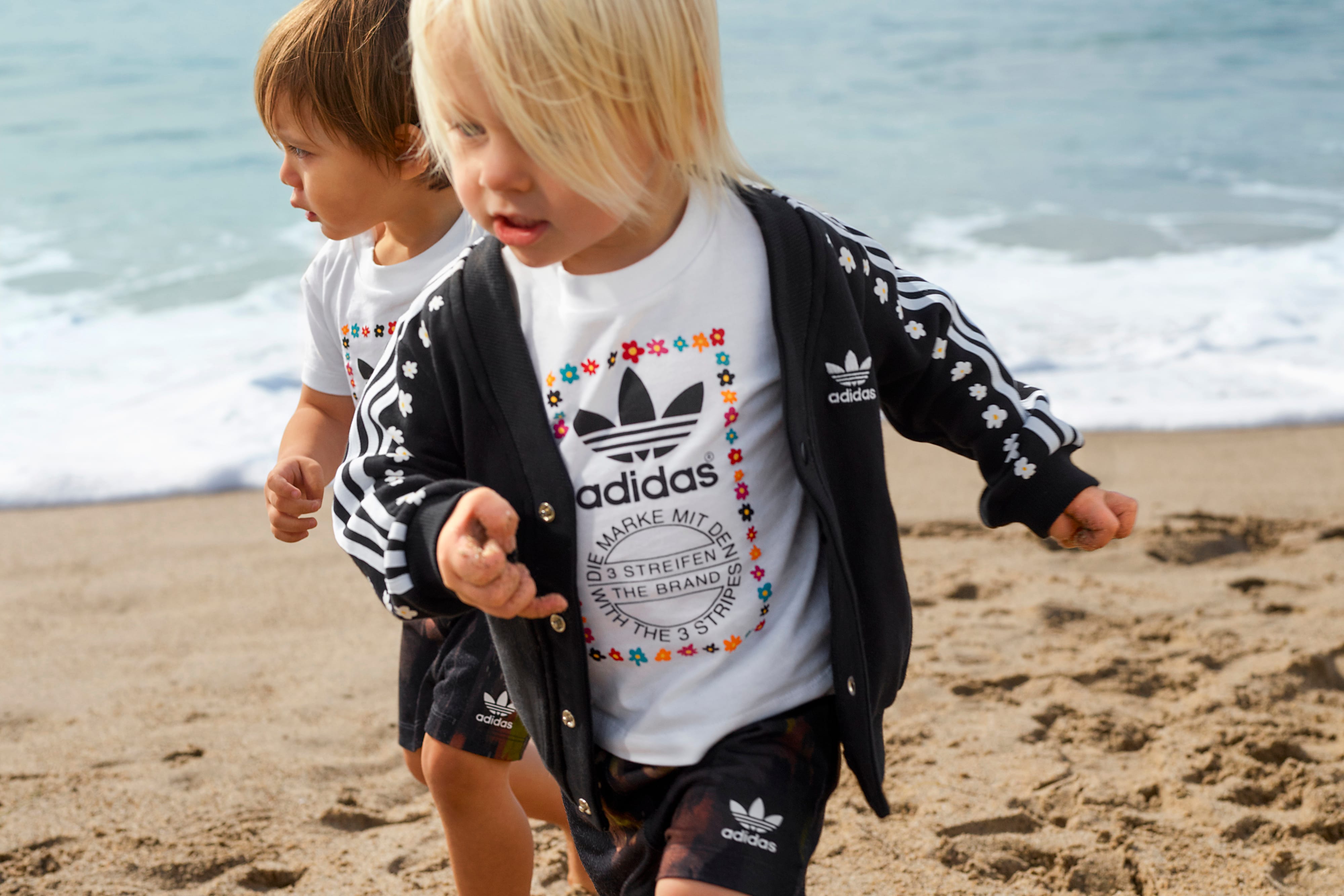 Kids boy girls. Adidas Kids. Детская пляжная одежда. Детская реклама адидас. Adidas adidas Kids.