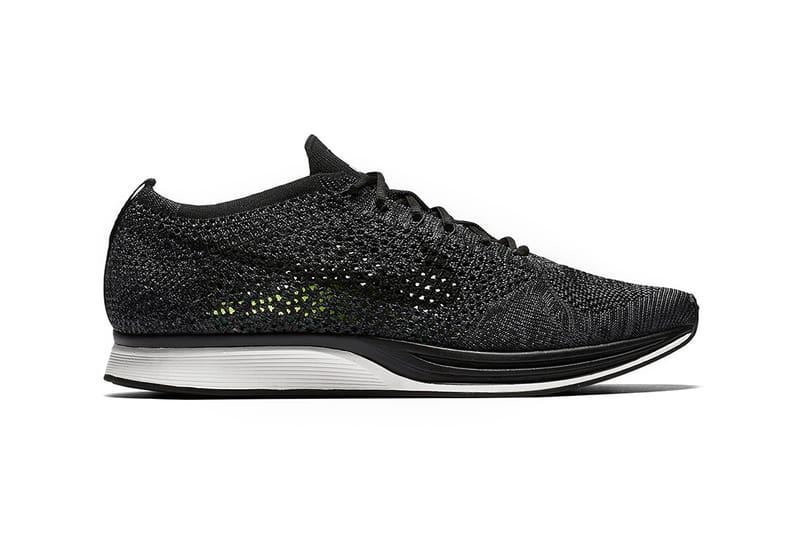 nike flyknit blackout