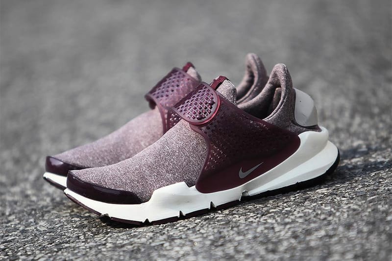 nike sock dart maroon