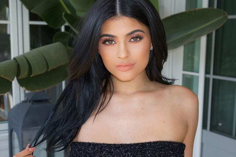Kylie Jenner Eye Shadow Palette Burgundy