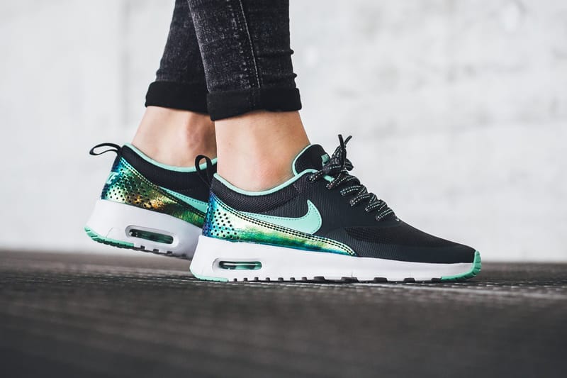 nike air max thea green with stripes