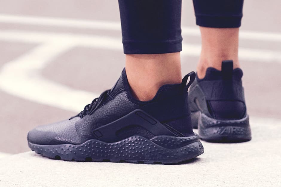 Nike Beautiful x Power Triple Black Jacquard Collection Iza Goulart