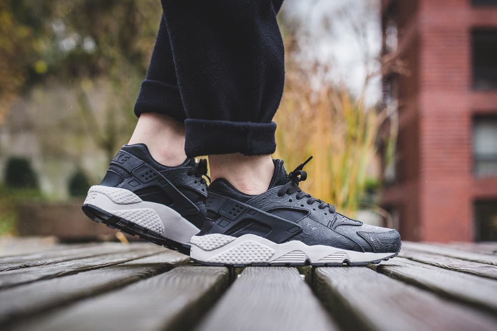 nike air huarache run premium prm night maroon black leather paisley