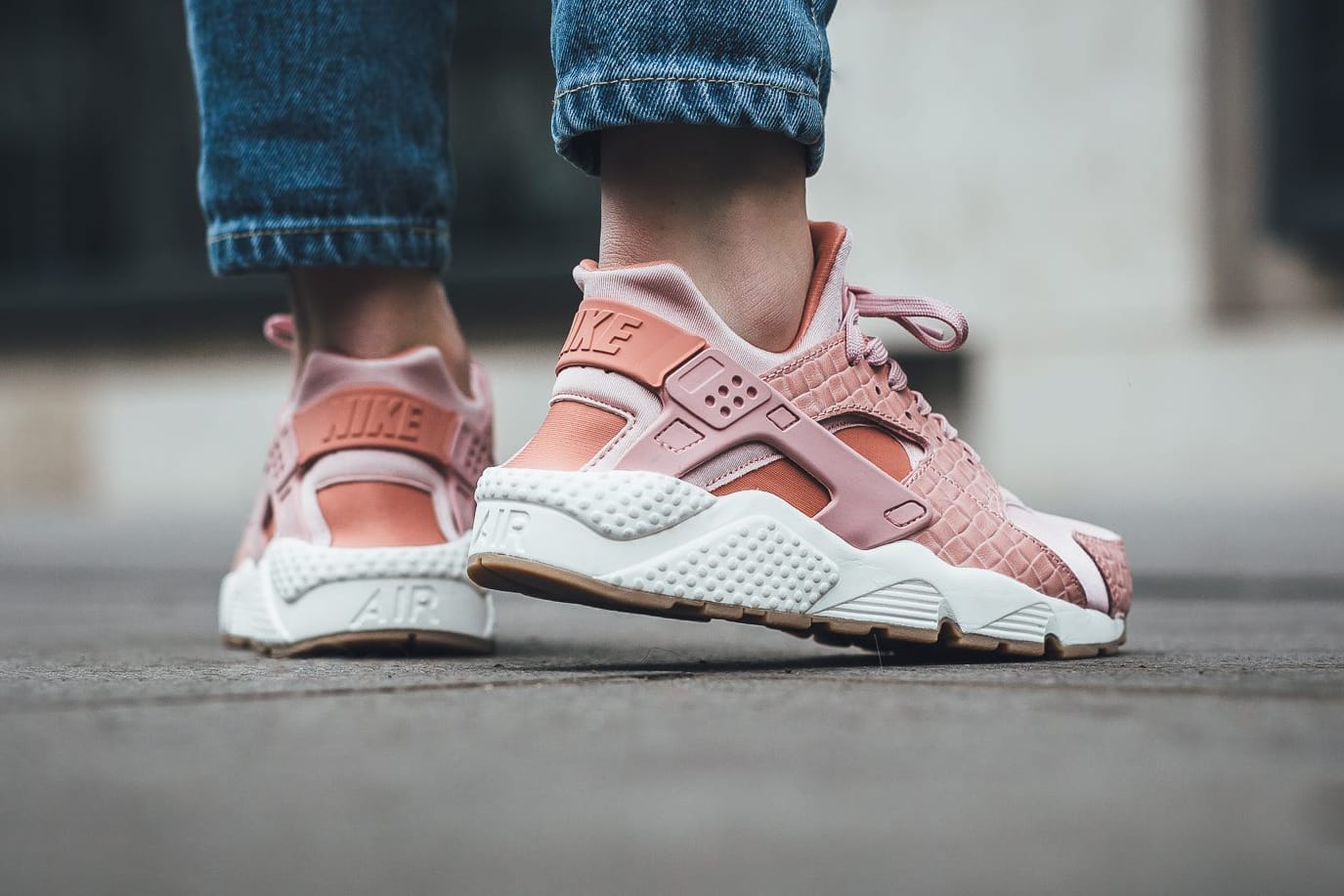 how to clean pink huaraches