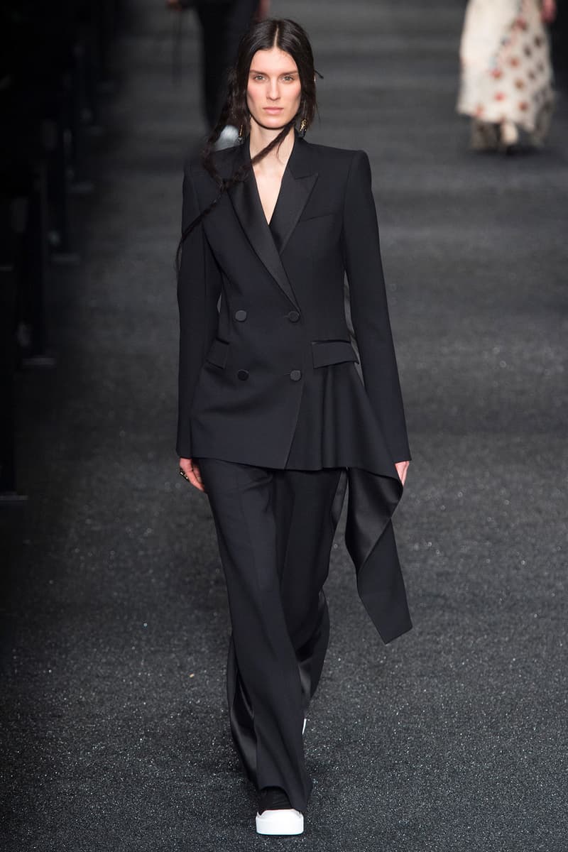 Alexander McQueen 2017 Fall Winter Collection