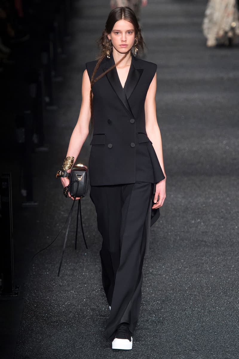 Alexander McQueen 2017 Fall Winter Collection