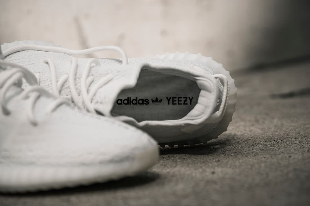 YEEZY BOOST 350 V2 Cream White