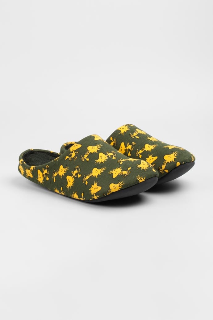 kaws uniqlo slippers