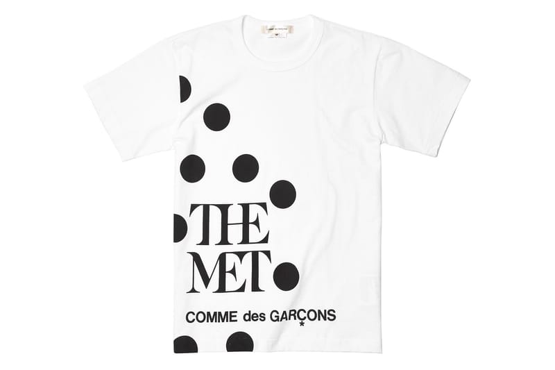 Comme des garcons футболка. Comme des garcons логотип. Шрифт comme des garcons. Журнал comme des garcons.