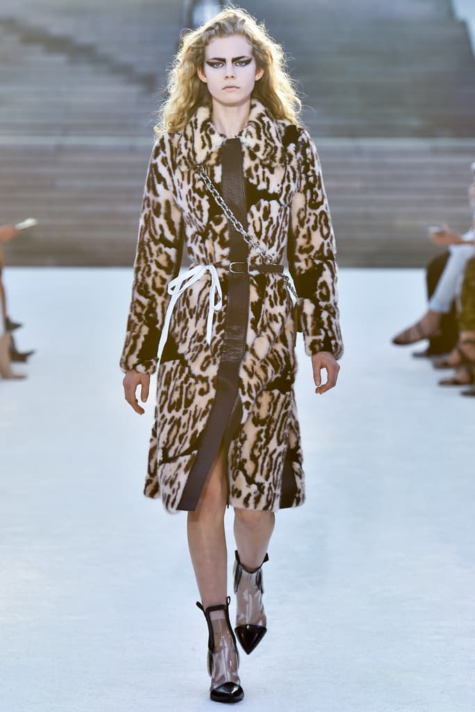 Louis Vuitton 2018 Cruise Runway Show Kyoto Collection