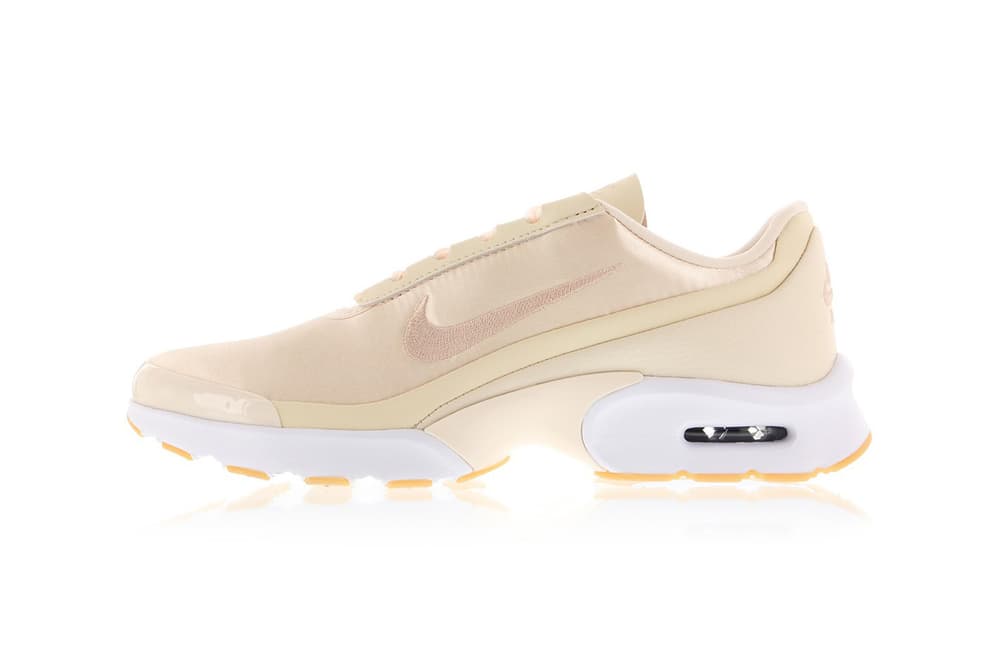 Nike Air Max Jewell Barely Orange Fiberglass Blue