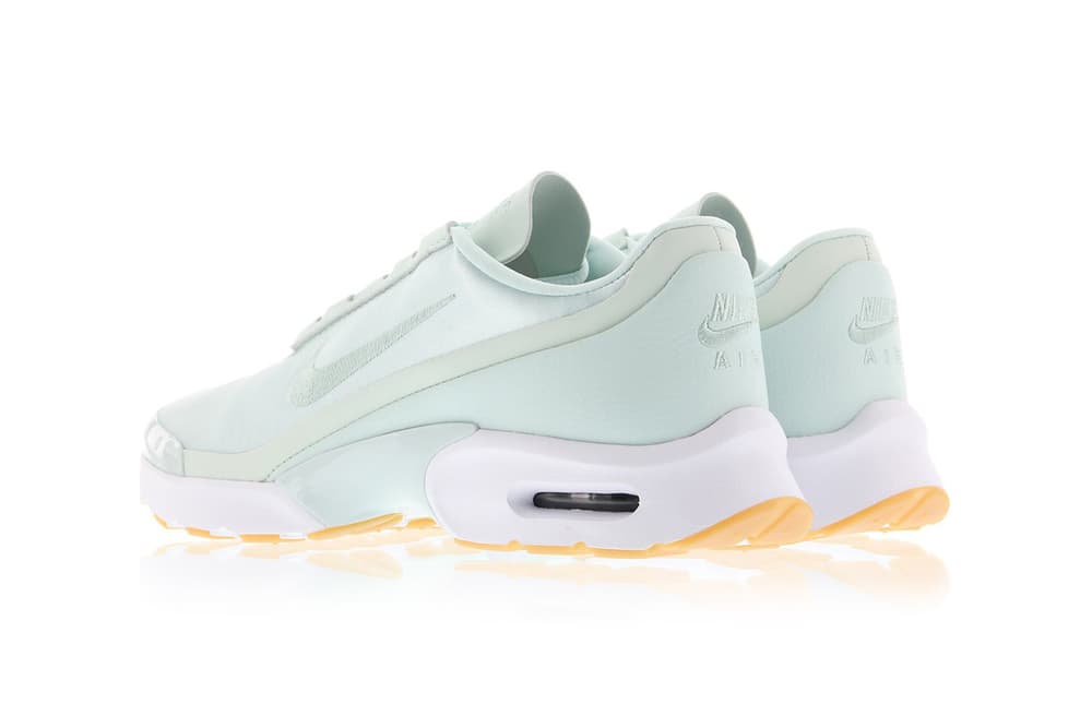 Nike Air Max Jewell Barely Orange Fiberglass Blue