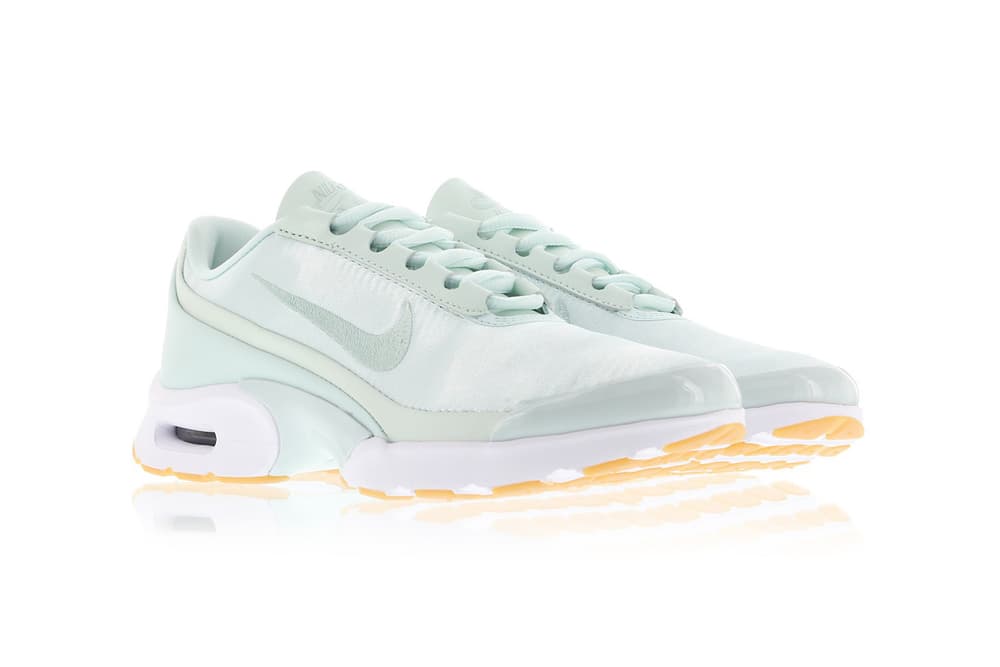 Nike Air Max Jewell Barely Orange Fiberglass Blue