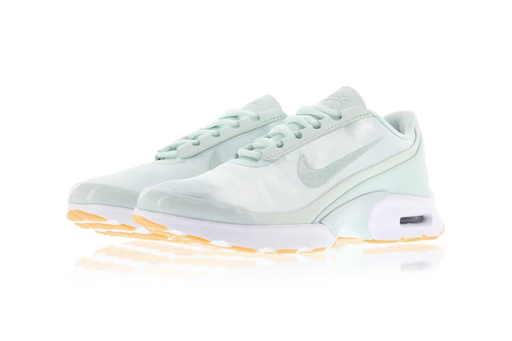 Nike Air Max Jewell Barely Orange Fiberglass Blue
