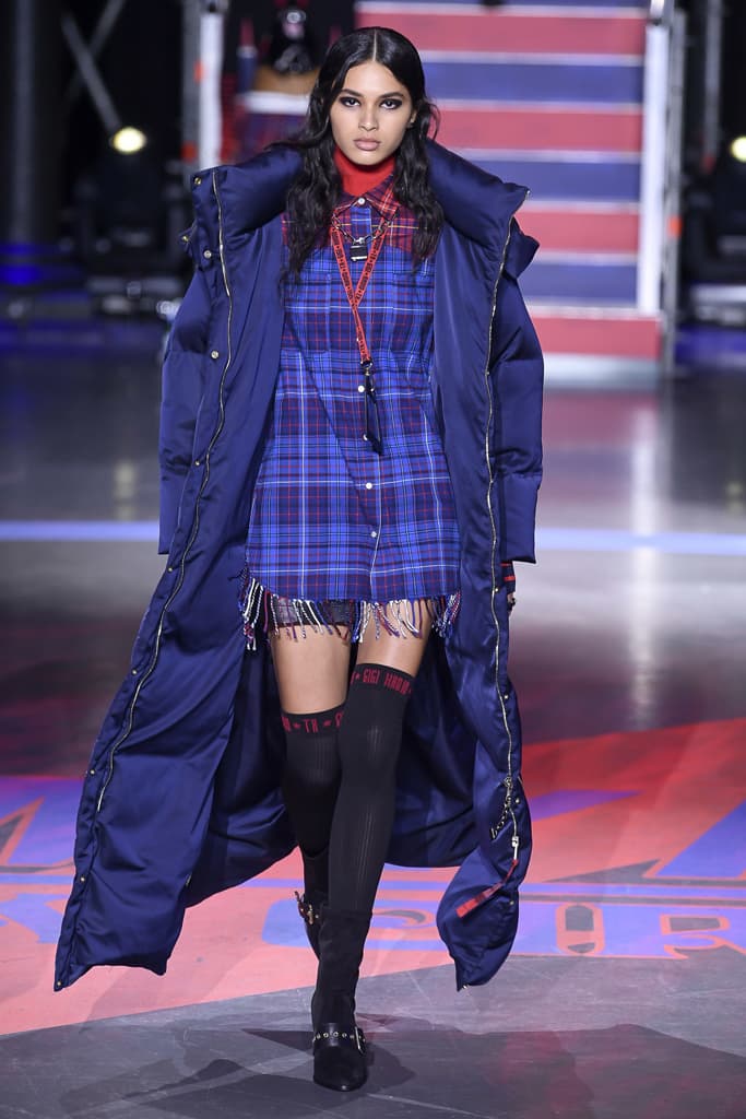 Gigi Hadid Tommy Hilfiger Fall Winter 2017 Runway Show Third Collaboration Jourdan Dunn Rock Circus Red Blue Black London Fashion Week LFW