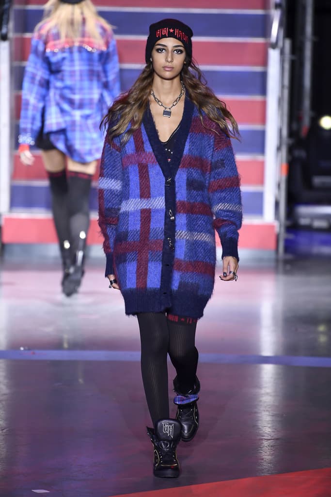 Gigi Hadid Tommy Hilfiger Fall Winter 2017 Runway Show Third Collaboration Jourdan Dunn Rock Circus Red Blue Black London Fashion Week LFW