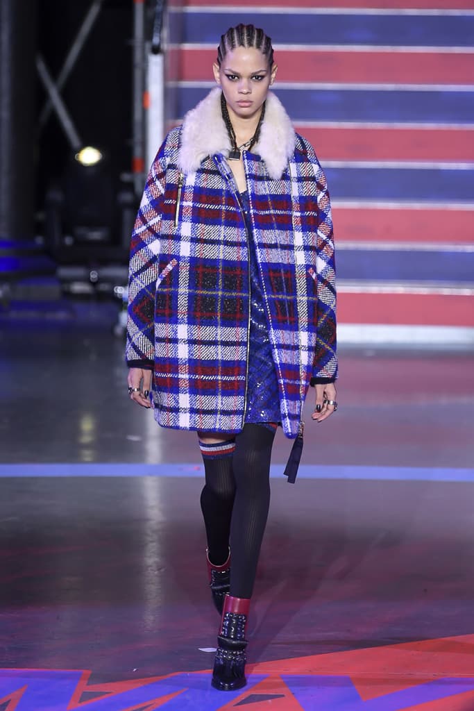 Gigi Hadid Tommy Hilfiger Fall Winter 2017 Runway Show Third Collaboration Jourdan Dunn Rock Circus Red Blue Black London Fashion Week LFW