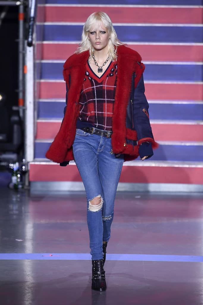 Gigi Hadid Tommy Hilfiger Fall Winter 2017 Runway Show Third Collaboration Jourdan Dunn Rock Circus Red Blue Black London Fashion Week LFW