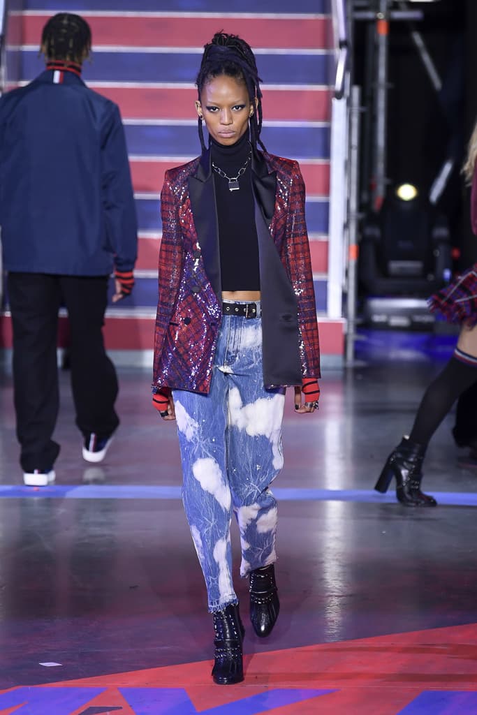 Gigi Hadid Tommy Hilfiger Fall Winter 2017 Runway Show Third Collaboration Jourdan Dunn Rock Circus Red Blue Black London Fashion Week LFW
