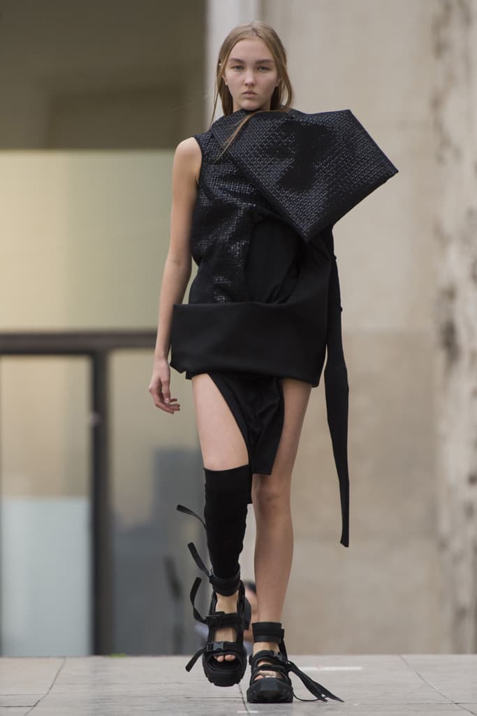 Rick Owens Spring Summer 2018 Show Paris Fashion Week Palais De Tokyo Runway Show Social Commentary Environmental Social Color Palette