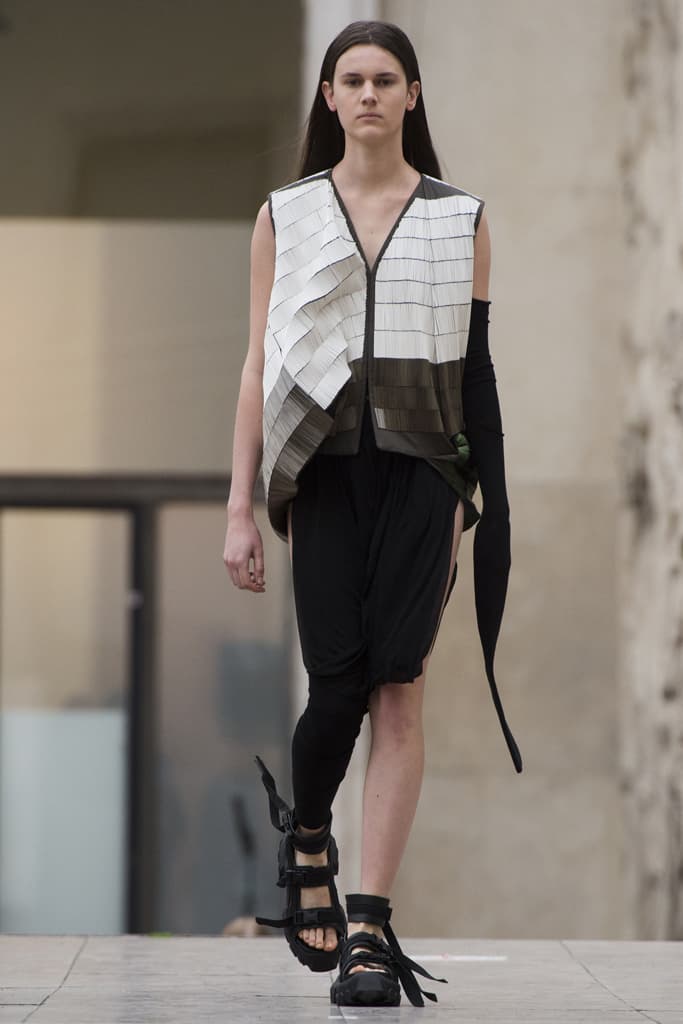 Rick Owens Spring Summer 2018 Show Paris Fashion Week Palais De Tokyo Runway Show Social Commentary Environmental Social Color Palette