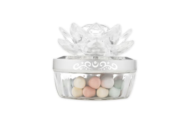 sailor moon silver crystal face powder bandai creer beaute