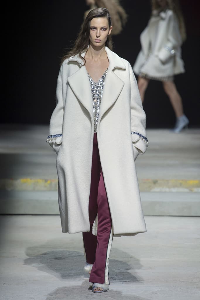 Topshop Unique Spring 2018 Collection London Fashion Week LFW Show Adwoa Aboah Hailey Baldwin Jourdan Dunn Joan Smalls Fashion