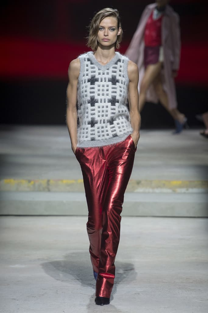Topshop Unique Spring 2018 Collection London Fashion Week LFW Show Adwoa Aboah Hailey Baldwin Jourdan Dunn Joan Smalls Fashion