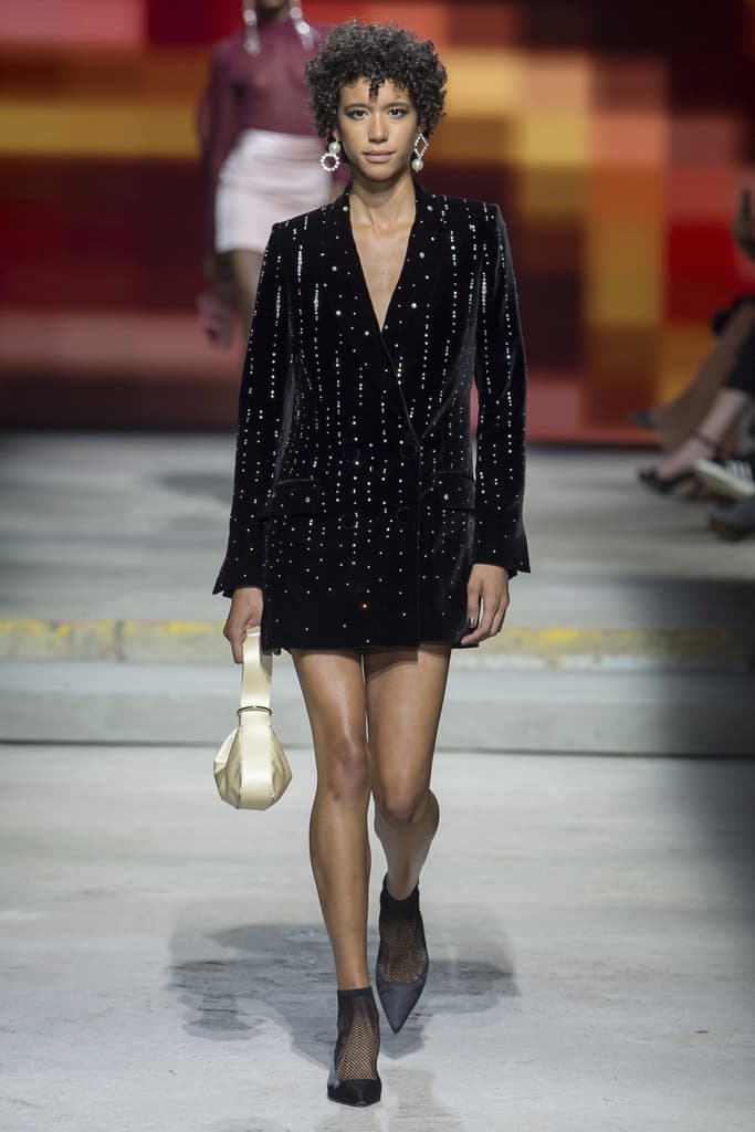 Topshop Unique Spring 2018 Collection London Fashion Week LFW Show Adwoa Aboah Hailey Baldwin Jourdan Dunn Joan Smalls Fashion