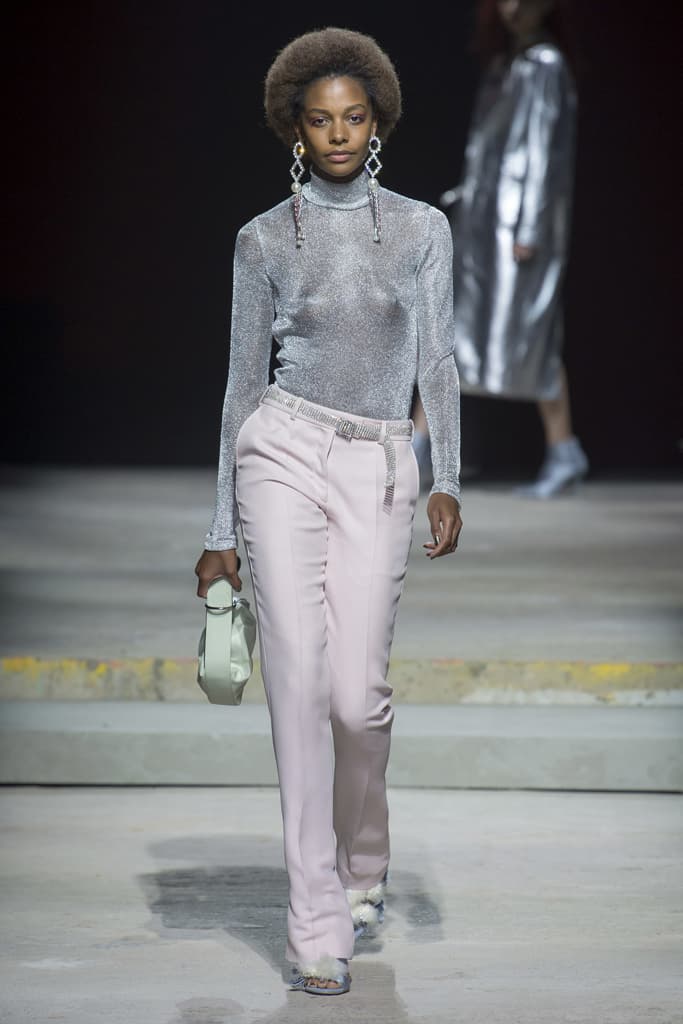 Topshop Unique Spring 2018 Collection London Fashion Week LFW Show Adwoa Aboah Hailey Baldwin Jourdan Dunn Joan Smalls Fashion