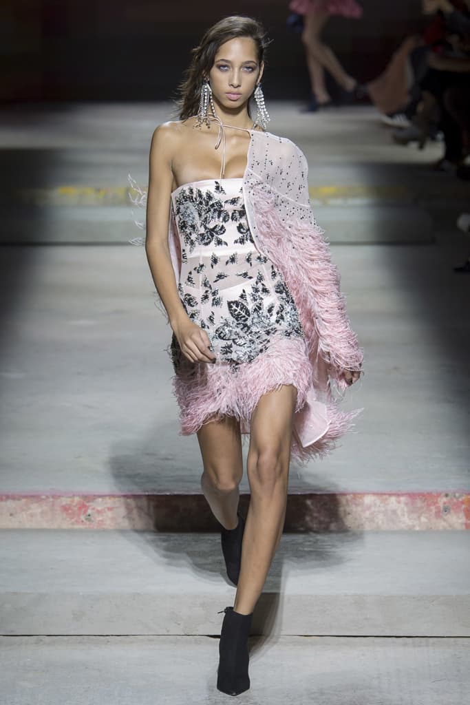 Topshop Unique Spring 2018 Collection London Fashion Week LFW Show Adwoa Aboah Hailey Baldwin Jourdan Dunn Joan Smalls Fashion