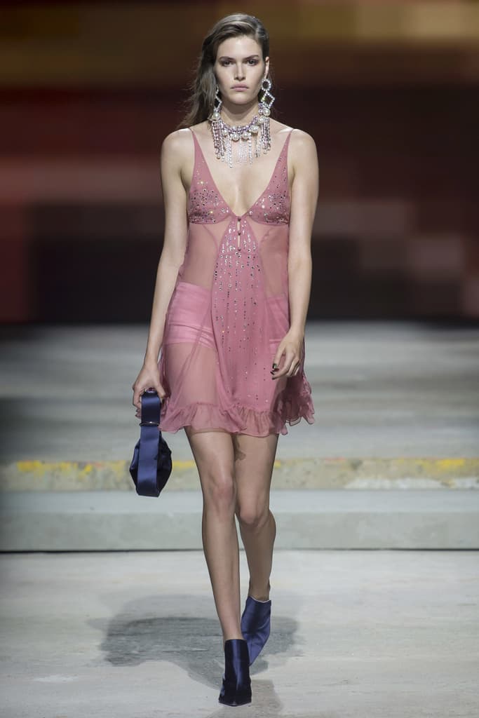 Topshop Unique Spring 2018 Collection London Fashion Week LFW Show Adwoa Aboah Hailey Baldwin Jourdan Dunn Joan Smalls Fashion