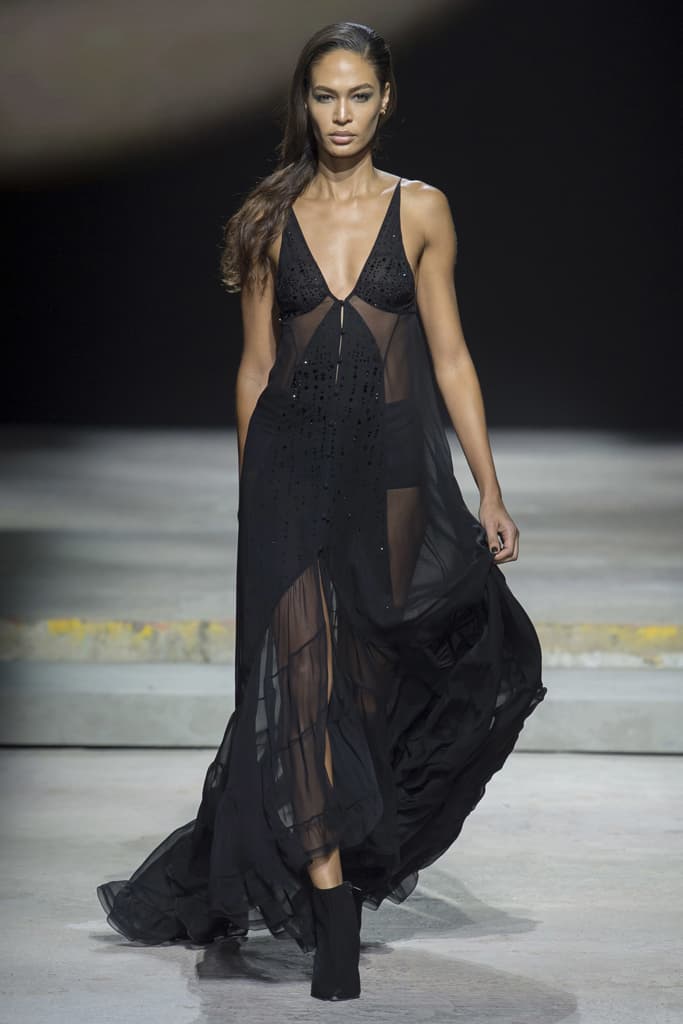 Topshop Unique Spring 2018 Collection London Fashion Week LFW Show Adwoa Aboah Hailey Baldwin Jourdan Dunn Joan Smalls Fashion