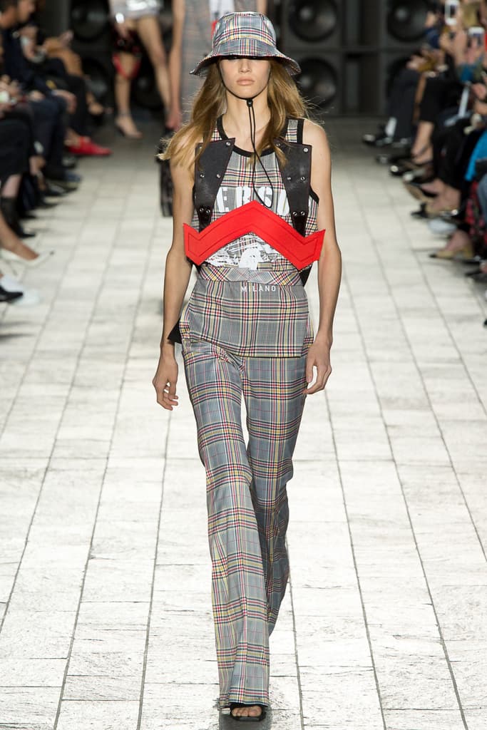 Versus Versace Donatella Spring 2018 Ready To Wear London Fashion Week Adwoa Aboah 90s Plaid Collection