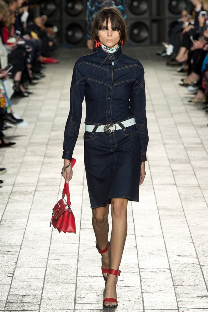 Versus Versace Donatella Spring 2018 Ready To Wear London Fashion Week Adwoa Aboah 90s Plaid Collection