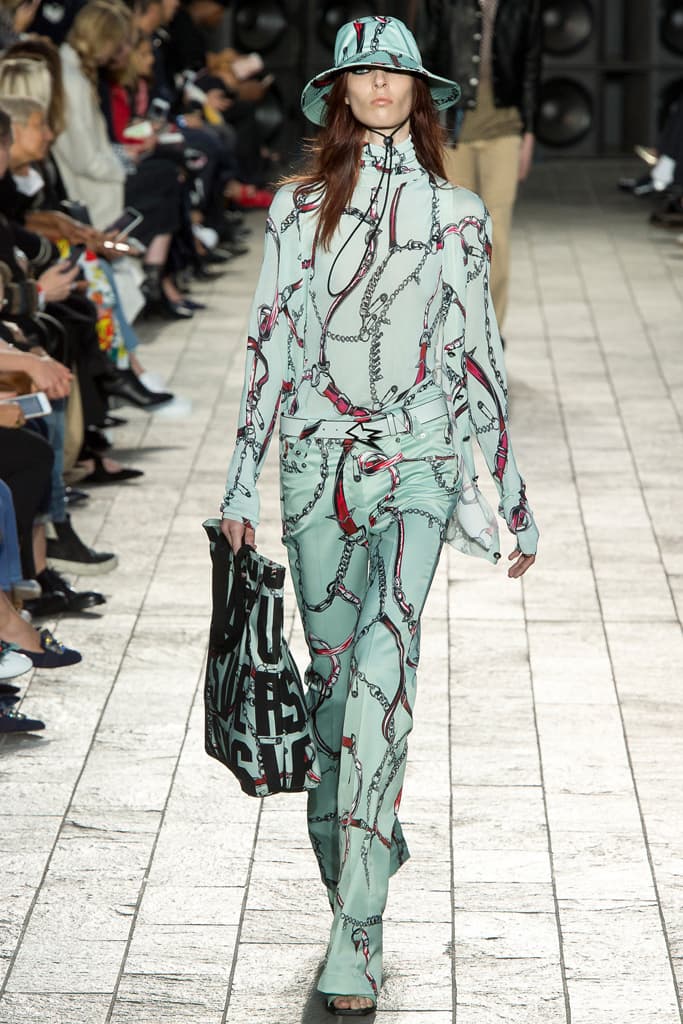 Versus Versace Donatella Spring 2018 Ready To Wear London Fashion Week Adwoa Aboah 90s Plaid Collection