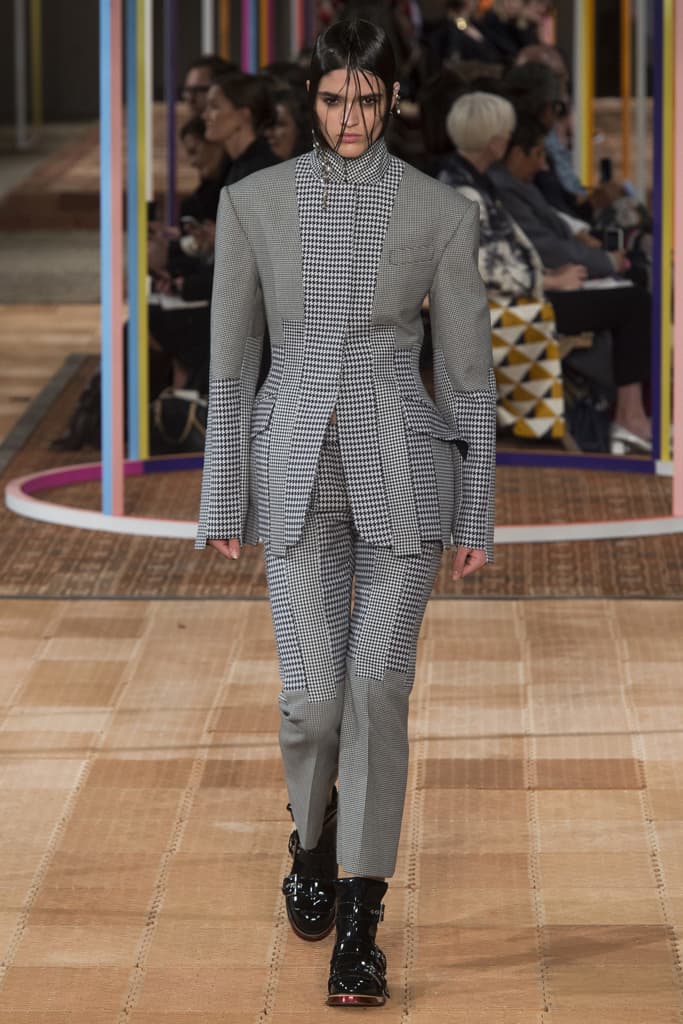Alexander McQueen Spring Summer 2018 Show Ready To Wear Paris Fashion Week Sarah Burton Floral Garden Textile Technique Flowers Embroidery