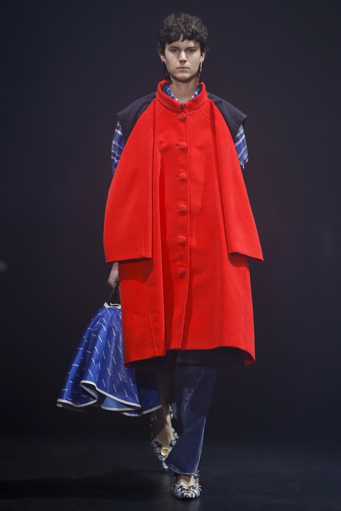 Balenciaga Spring Summer 2018 Runway Show Recap Platform Crocs Foam Demna Gvasalia PFW Paris Fashion Week Fanny Pack Vetements