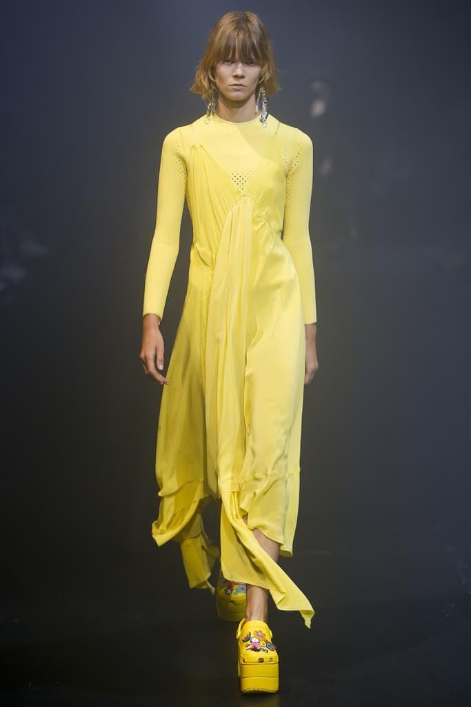 Balenciaga Spring Summer 2018 Runway Show Recap Platform Crocs Foam Demna Gvasalia PFW Paris Fashion Week Fanny Pack Vetements
