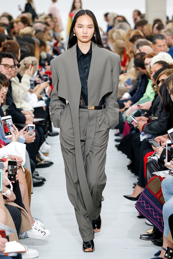 Céline Phoebe Philo Spring Summer 2018 Runway Show PFW Paris Fashion Week Collection Clutch Bag