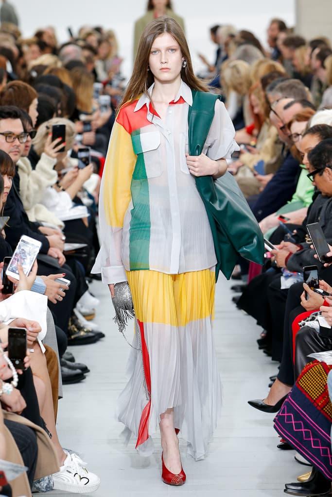 Céline Phoebe Philo Spring Summer 2018 Runway Show PFW Paris Fashion Week Collection Clutch Bag