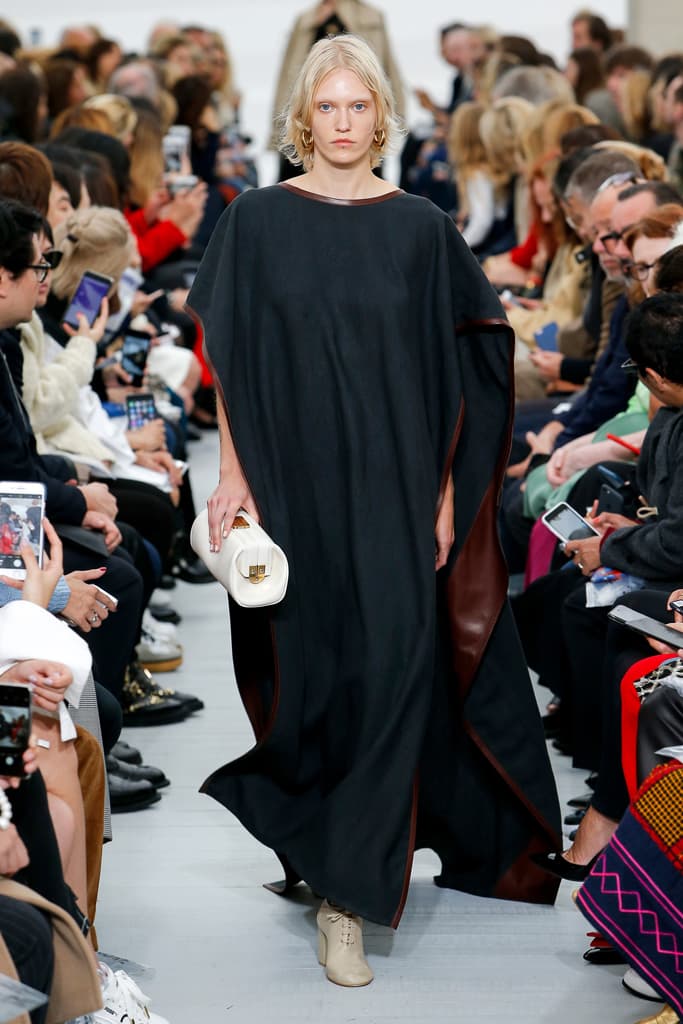 Céline Phoebe Philo Spring Summer 2018 Runway Show PFW Paris Fashion Week Collection Clutch Bag