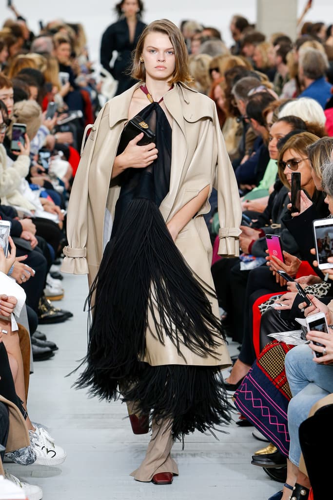 Céline Phoebe Philo Spring Summer 2018 Runway Show PFW Paris Fashion Week Collection Clutch Bag