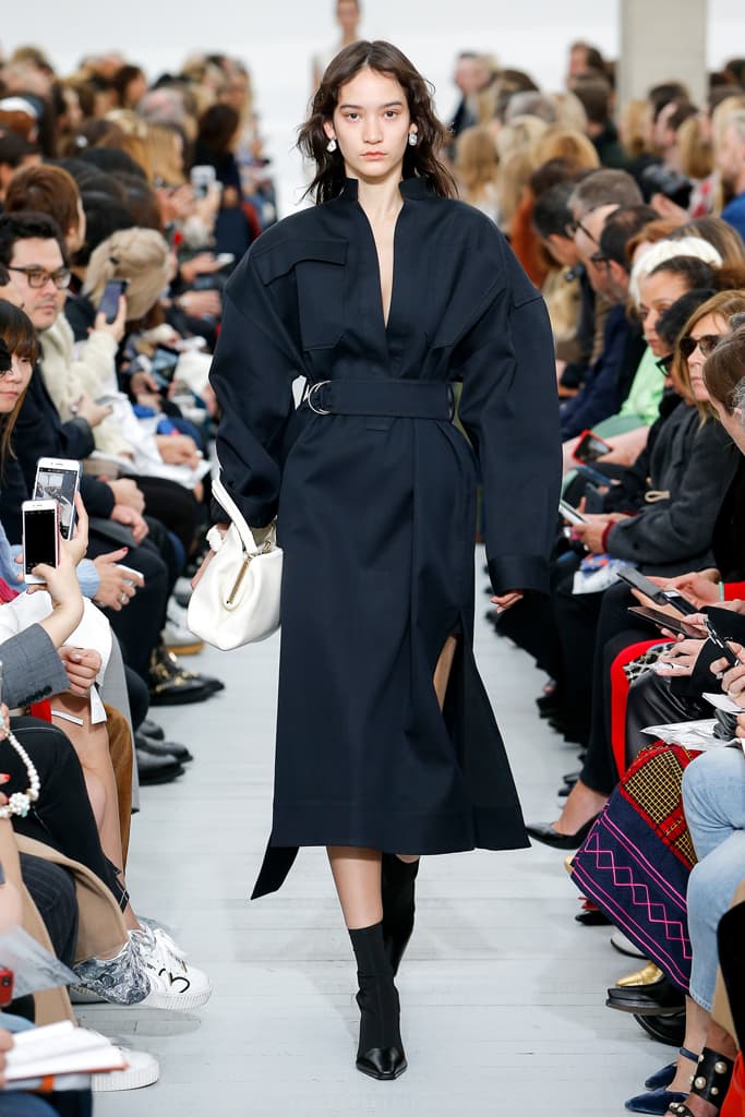 Céline Phoebe Philo Spring Summer 2018 Runway Show PFW Paris Fashion Week Collection Clutch Bag