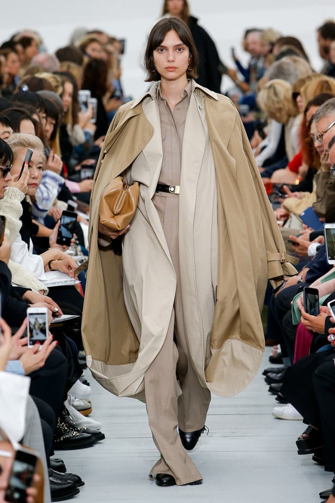 Céline Phoebe Philo Spring Summer 2018 Runway Show PFW Paris Fashion Week Collection Clutch Bag